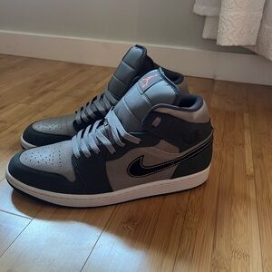 Gray and Black mens Jordans size 12 great condition!